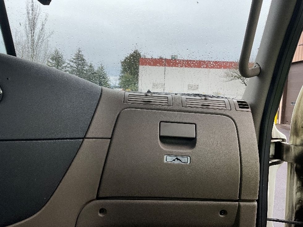 Day Cab Tractor-Heavy Duty Tractors-Freightliner-2019-Cascadia 12564ST-Portland-OR-369,718\n\t\tmiles-$ 41,500 - Image 13