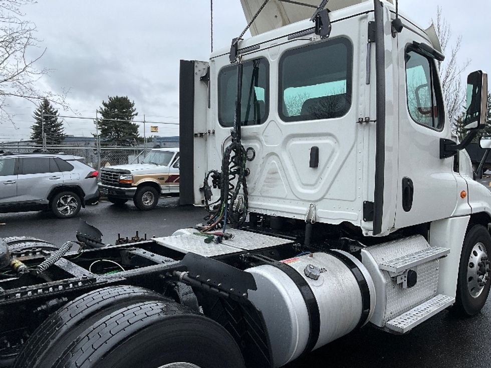 Day Cab Tractor-Heavy Duty Tractors-Freightliner-2019-Cascadia 12564ST-Portland-OR-369,718\n\t\tmiles-$ 41,500 - Image 18