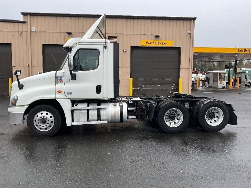 Day Cab Tractor-Heavy Duty Tractors-Freightliner-2019-Cascadia 12564ST-Portland-OR-369,718\n\t\tmiles-$ 41,500 - Image 4