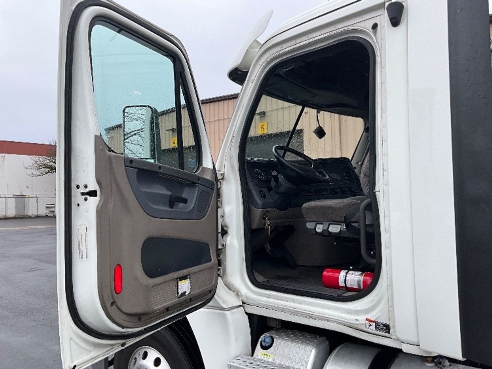 Day Cab Tractor-Heavy Duty Tractors-Freightliner-2019-Cascadia 12564ST-Portland-OR-369,718\n\t\tmiles-$ 41,500 - Image 9
