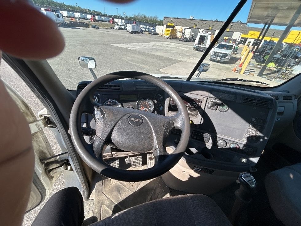 Day Cab Tractor-Heavy Duty Tractors-Freightliner-2019-Cascadia 12564ST-Prince George-VA-436,523\n\t\tmiles-$ 36,750 - Image 11