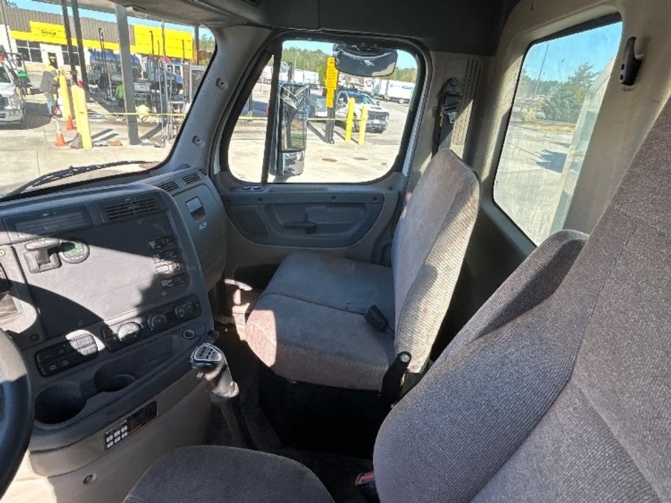 Day Cab Tractor-Heavy Duty Tractors-Freightliner-2019-Cascadia 12564ST-Prince George-VA-436,523\n\t\tmiles-$ 36,750 - Image 12