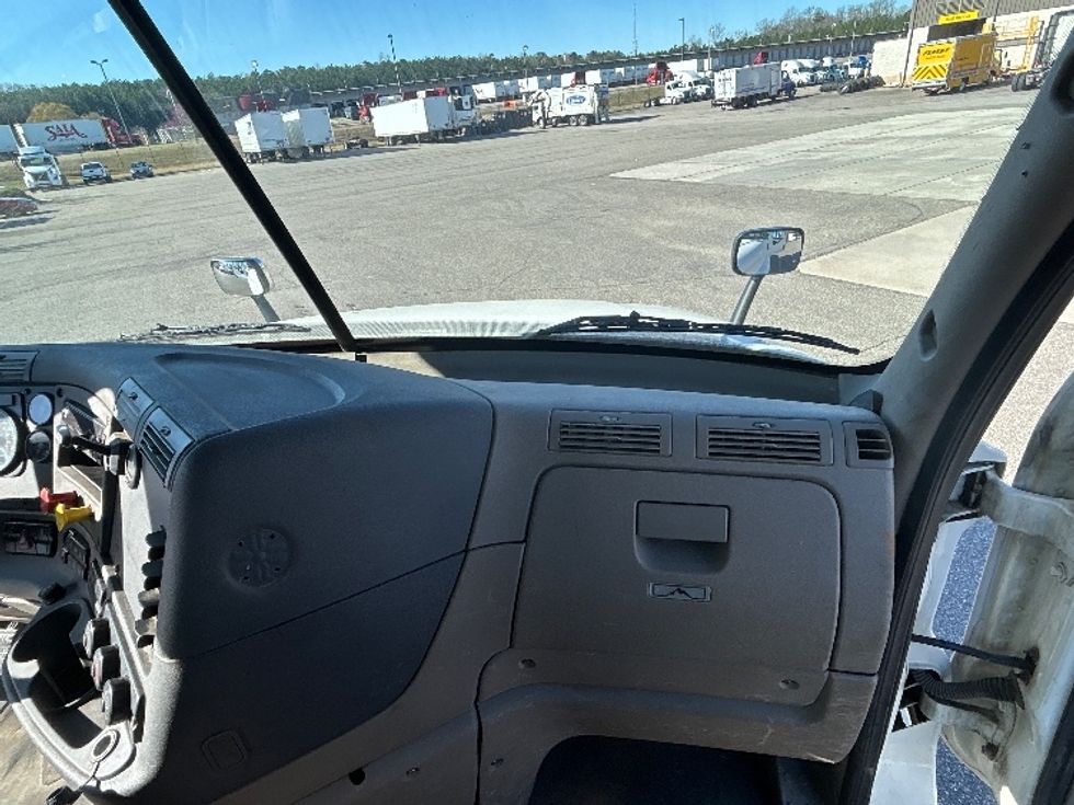 Day Cab Tractor-Heavy Duty Tractors-Freightliner-2019-Cascadia 12564ST-Prince George-VA-436,523\n\t\tmiles-$ 36,750 - Image 13