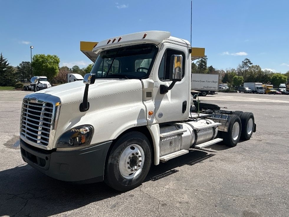 Day Cab Tractor-Heavy Duty Tractors-Freightliner-2019-Cascadia 12564ST-Prince George-VA-436,523\n\t\tmiles-$ 36,750 - Image 3