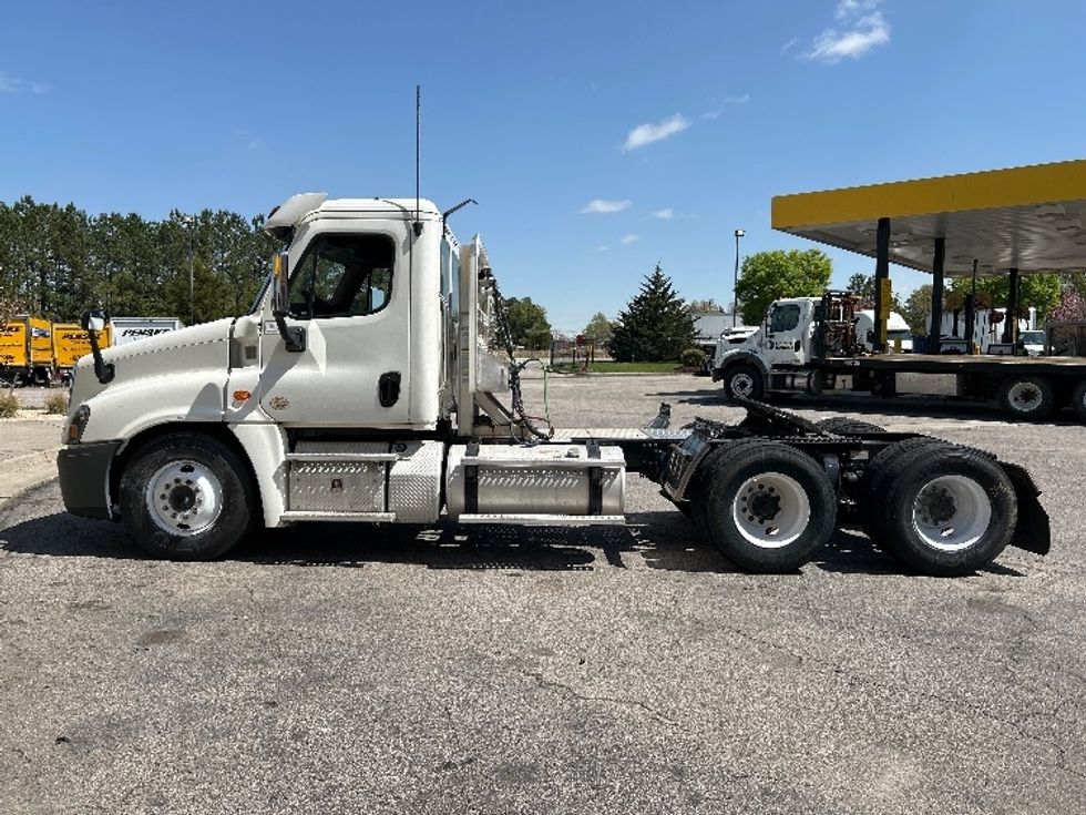 Day Cab Tractor-Heavy Duty Tractors-Freightliner-2019-Cascadia 12564ST-Prince George-VA-436,523\n\t\tmiles-$ 36,750 - Image 4