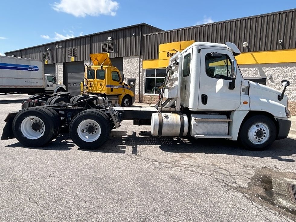 Day Cab Tractor-Heavy Duty Tractors-Freightliner-2019-Cascadia 12564ST-Prince George-VA-436,523\n\t\tmiles-$ 36,750 - Image 8