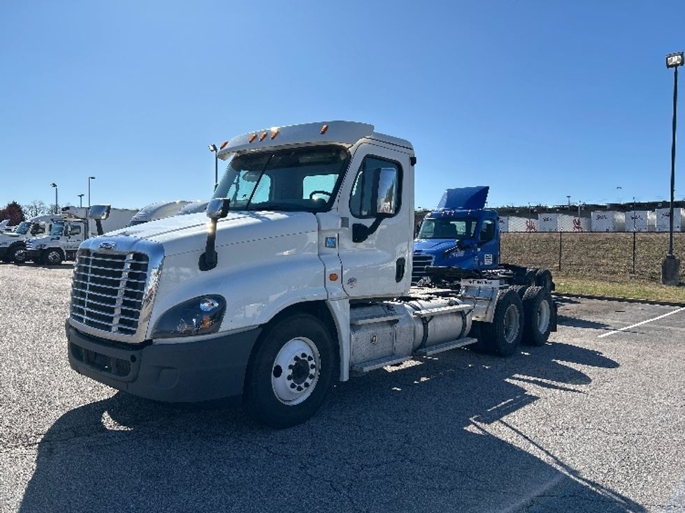 Day Cab Tractor-Heavy Duty Tractors-Freightliner-2019-Cascadia 12564ST-Prince George-VA-468,973\n\t\tmiles-$ 35,000 - Image 3