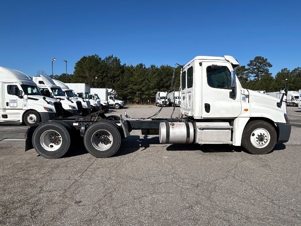 Day Cab Tractor-Heavy Duty Tractors-Freightliner-2019-Cascadia 12564ST-Prince George-VA-468,973\n\t\tmiles-$ 35,000 - Image 8