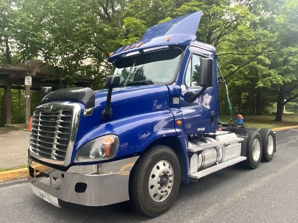 Day Cab Tractor-Heavy Duty Tractors-Freightliner-2019-Cascadia 12564ST-Reading-PA-242,367\n\t\tmiles-$ 41,250 - Image 3