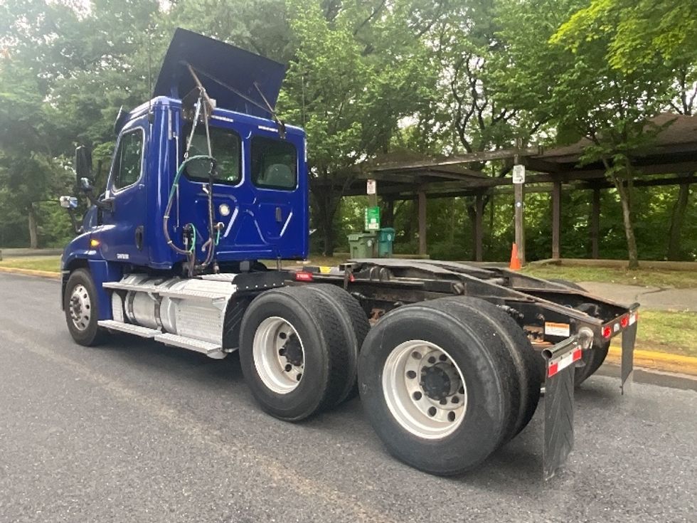 Day Cab Tractor-Heavy Duty Tractors-Freightliner-2019-Cascadia 12564ST-Reading-PA-242,367\n\t\tmiles-$ 41,250 - Image 5