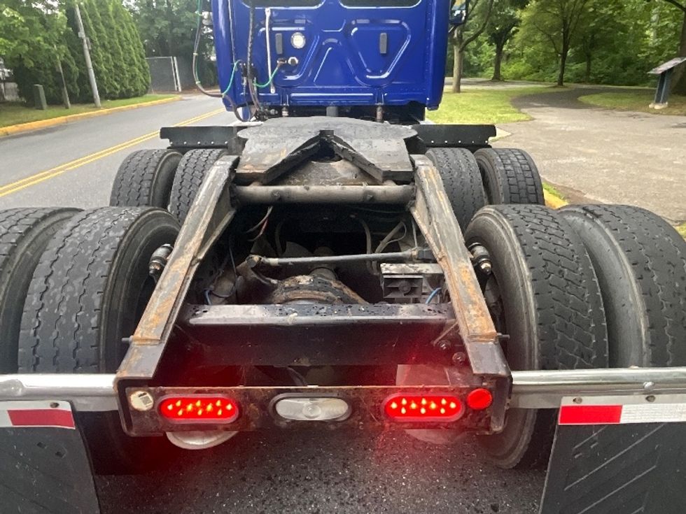 Day Cab Tractor-Heavy Duty Tractors-Freightliner-2019-Cascadia 12564ST-Reading-PA-242,367\n\t\tmiles-$ 41,250 - Image 6
