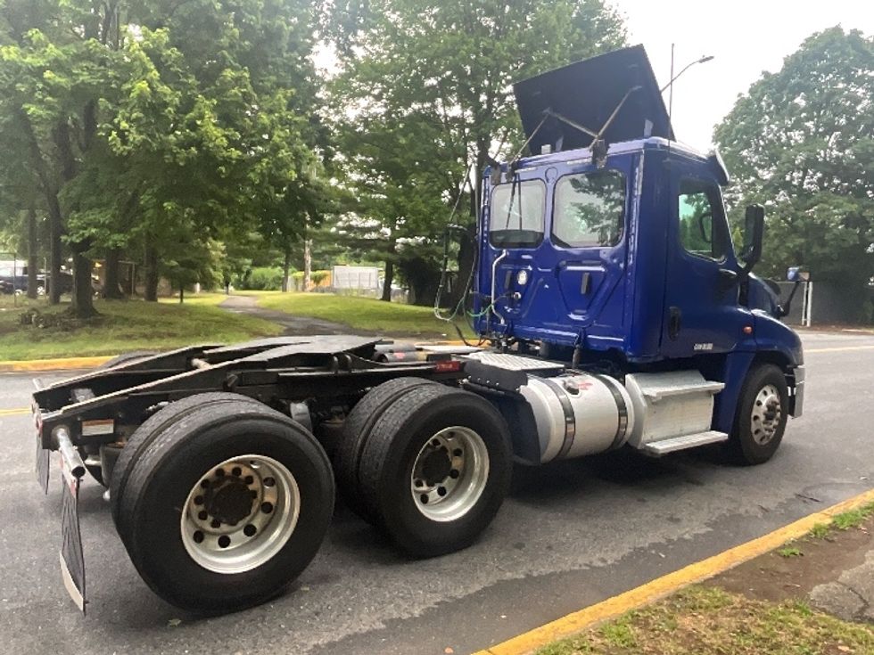 Day Cab Tractor-Heavy Duty Tractors-Freightliner-2019-Cascadia 12564ST-Reading-PA-242,367\n\t\tmiles-$ 41,250 - Image 7