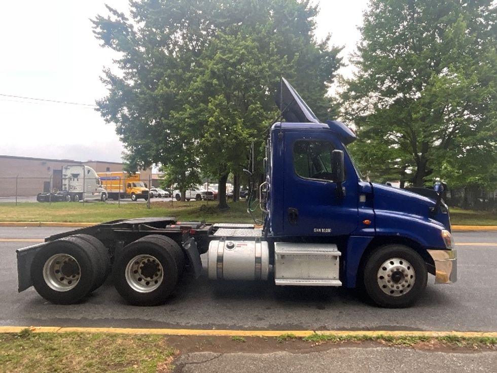 Day Cab Tractor-Heavy Duty Tractors-Freightliner-2019-Cascadia 12564ST-Reading-PA-242,367\n\t\tmiles-$ 41,250 - Image 8