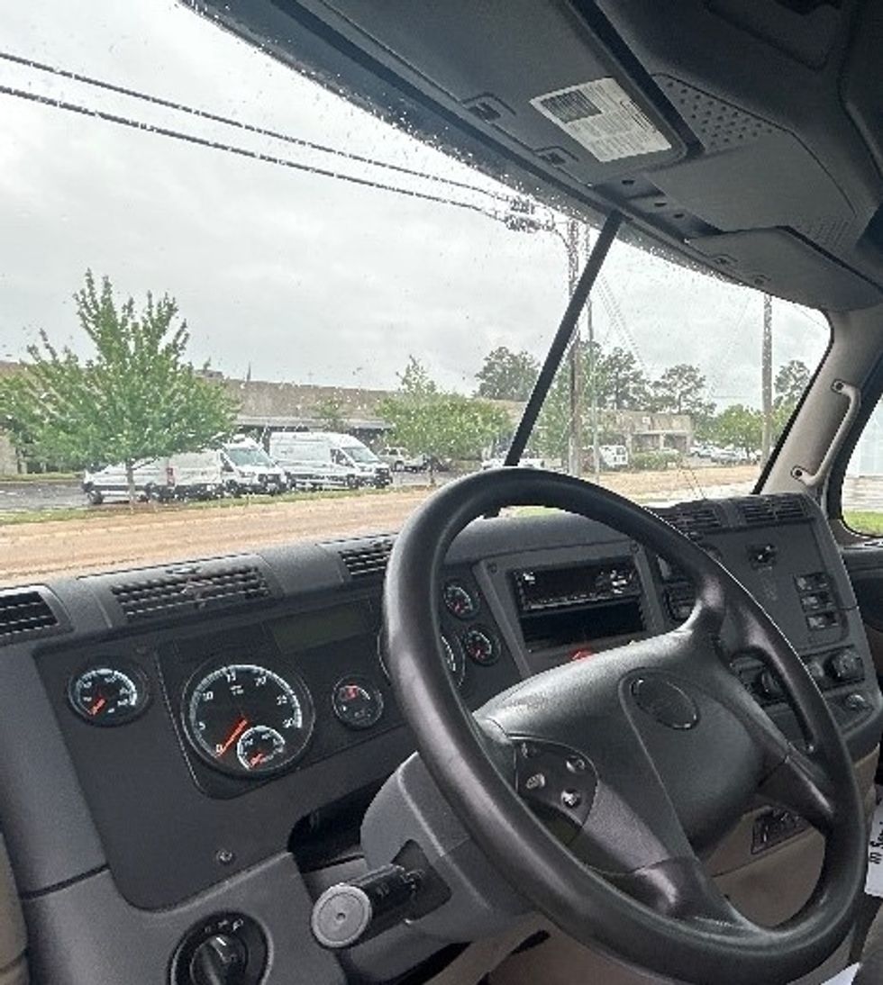 Day Cab Tractor-Heavy Duty Tractors-Freightliner-2019-Cascadia 12564ST-Richland-MS-370,315\n\t\tmiles-$ 39,000 - Image 10