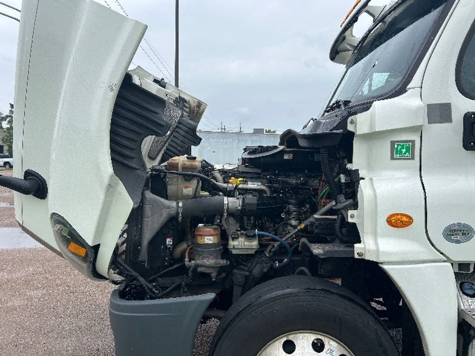 Day Cab Tractor-Heavy Duty Tractors-Freightliner-2019-Cascadia 12564ST-Richland-MS-370,315\n\t\tmiles-$ 39,000 - Image 16