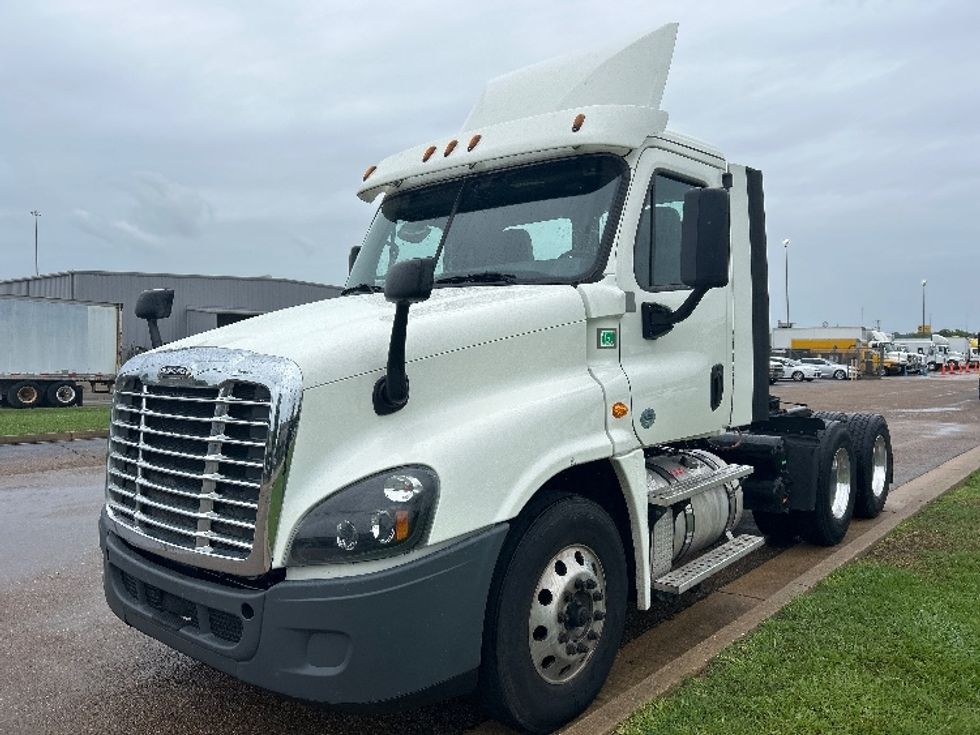 Day Cab Tractor-Heavy Duty Tractors-Freightliner-2019-Cascadia 12564ST-Richland-MS-370,315\n\t\tmiles-$ 39,000 - Image 3