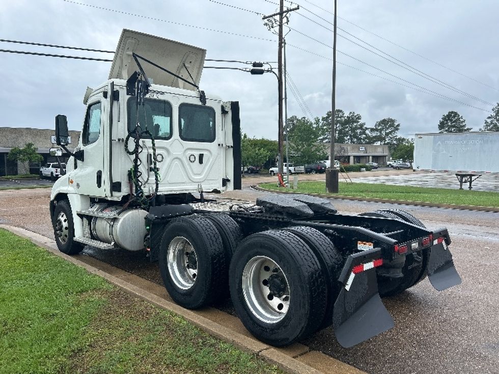 Day Cab Tractor-Heavy Duty Tractors-Freightliner-2019-Cascadia 12564ST-Richland-MS-370,315\n\t\tmiles-$ 39,000 - Image 5