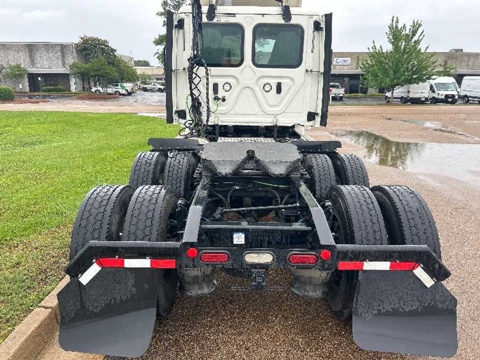 Day Cab Tractor-Heavy Duty Tractors-Freightliner-2019-Cascadia 12564ST-Richland-MS-370,315\n\t\tmiles-$ 39,000 - Image 6