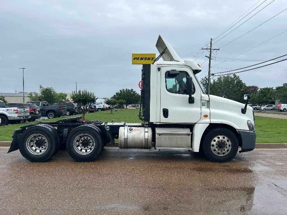 Day Cab Tractor-Heavy Duty Tractors-Freightliner-2019-Cascadia 12564ST-Richland-MS-370,315\n\t\tmiles-$ 39,000 - Image 8