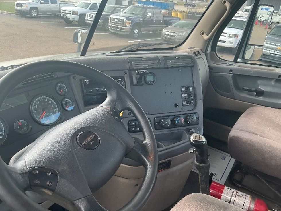 Day Cab Tractor-Heavy Duty Tractors-Freightliner-2019-Cascadia 12564ST-Richland-MS-370,424\n\t\tmiles-$ 49,250 - Image 10