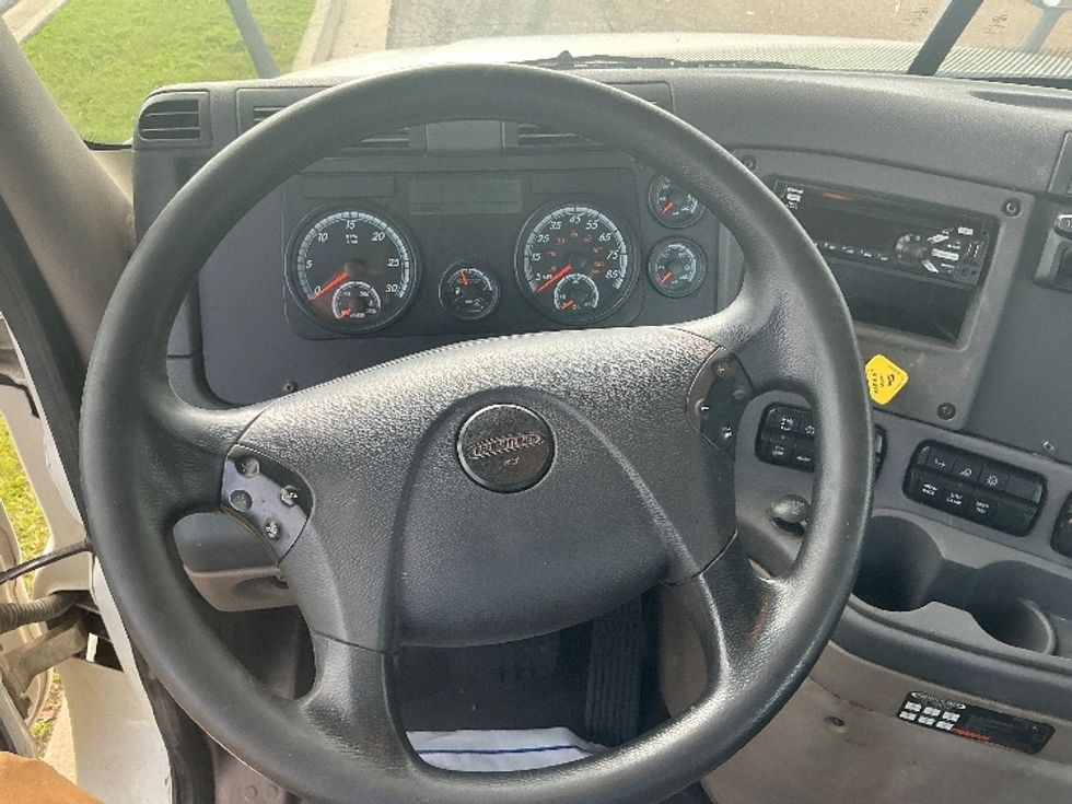 Day Cab Tractor-Heavy Duty Tractors-Freightliner-2019-Cascadia 12564ST-Richland-MS-370,424\n\t\tmiles-$ 49,250 - Image 11