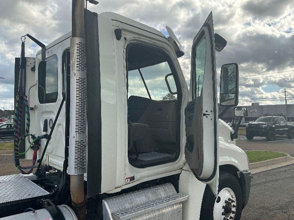 Day Cab Tractor-Heavy Duty Tractors-Freightliner-2019-Cascadia 12564ST-Richland-MS-370,424\n\t\tmiles-$ 49,250 - Image 12