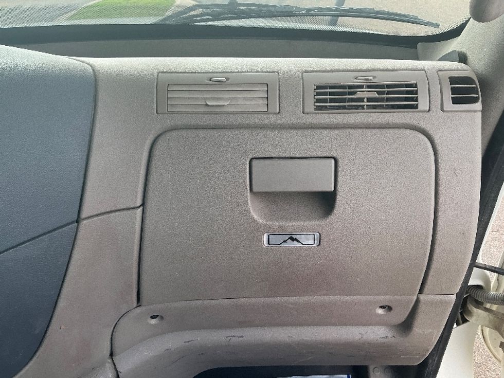 Day Cab Tractor-Heavy Duty Tractors-Freightliner-2019-Cascadia 12564ST-Richland-MS-370,424\n\t\tmiles-$ 49,250 - Image 13