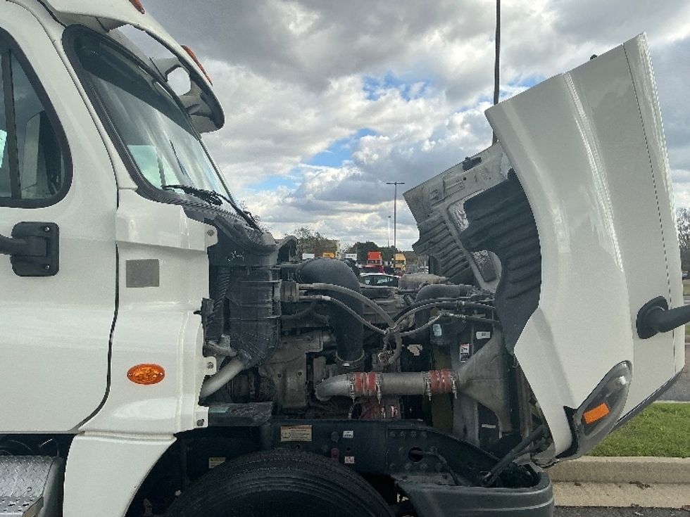 Day Cab Tractor-Heavy Duty Tractors-Freightliner-2019-Cascadia 12564ST-Richland-MS-370,424\n\t\tmiles-$ 49,250 - Image 15
