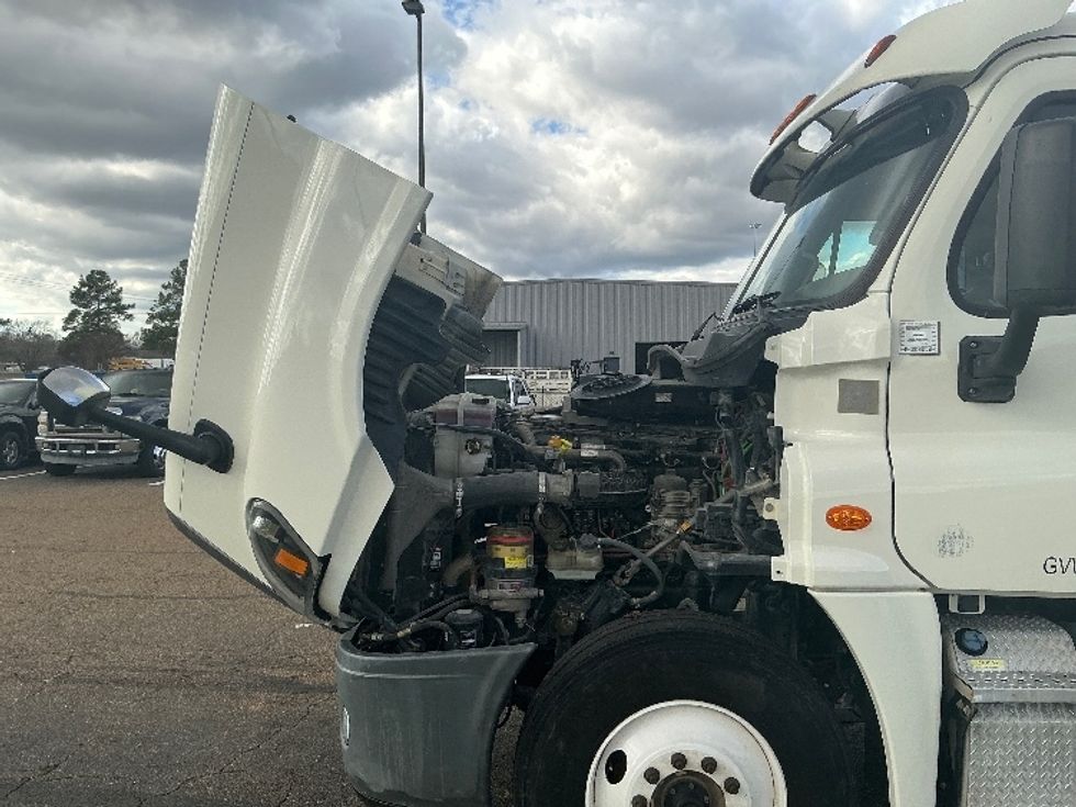 Day Cab Tractor-Heavy Duty Tractors-Freightliner-2019-Cascadia 12564ST-Richland-MS-370,424\n\t\tmiles-$ 49,250 - Image 16