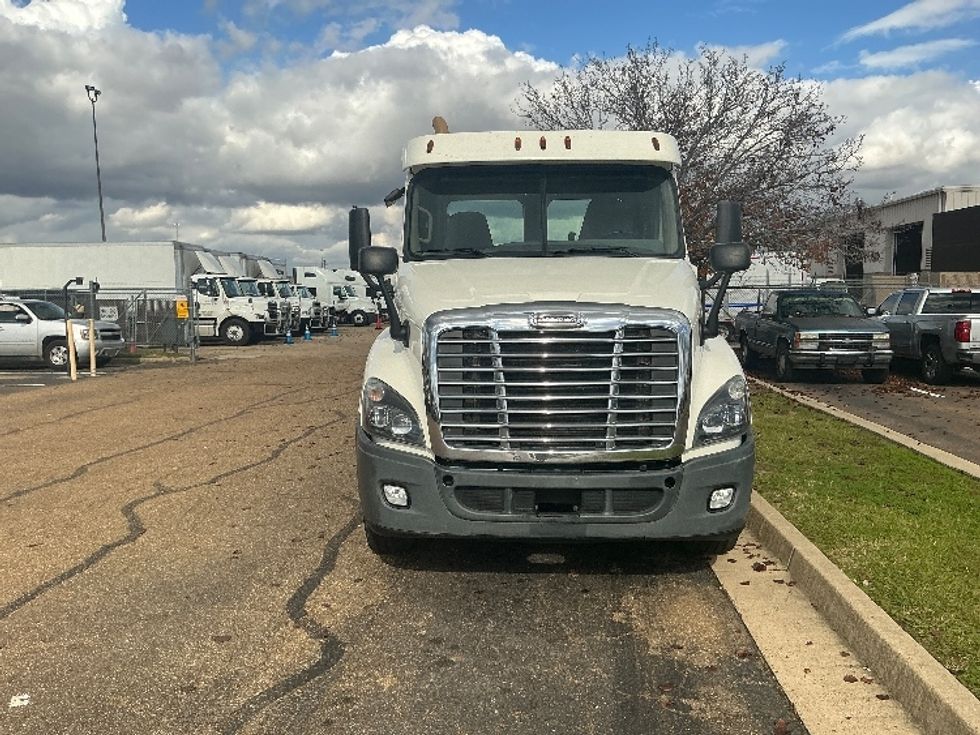 Day Cab Tractor-Heavy Duty Tractors-Freightliner-2019-Cascadia 12564ST-Richland-MS-370,424\n\t\tmiles-$ 49,250 - Image 2