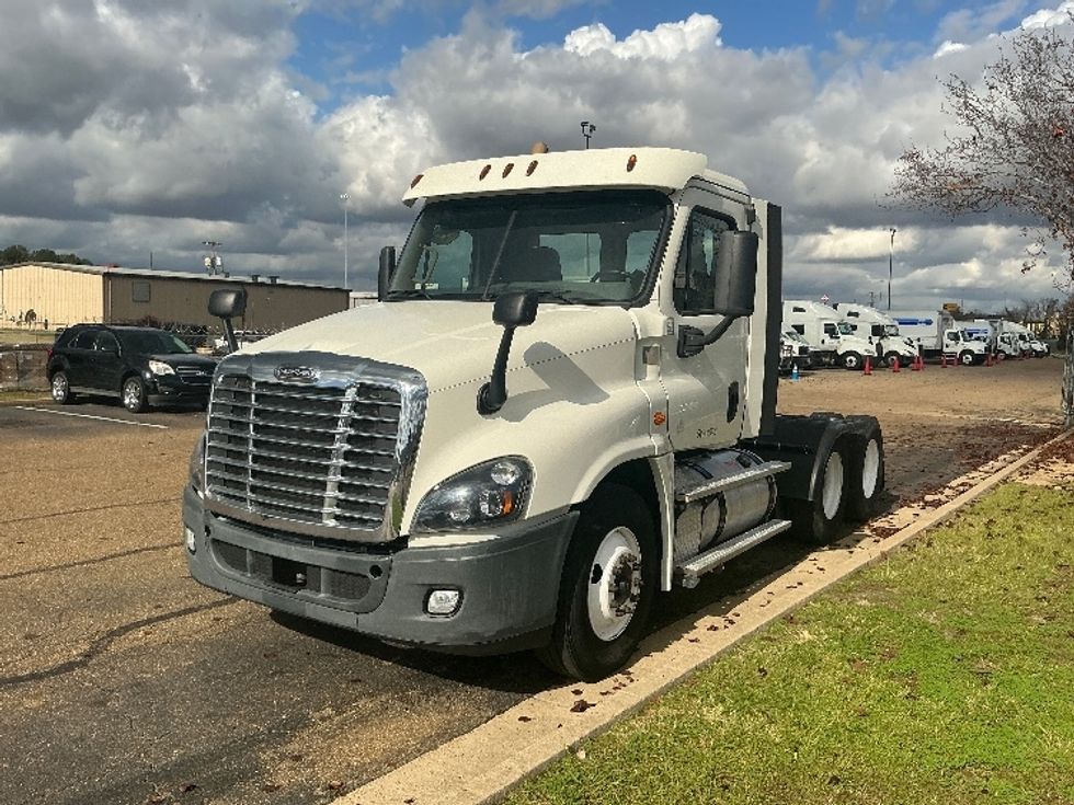 Day Cab Tractor-Heavy Duty Tractors-Freightliner-2019-Cascadia 12564ST-Richland-MS-370,424\n\t\tmiles-$ 49,250 - Image 3