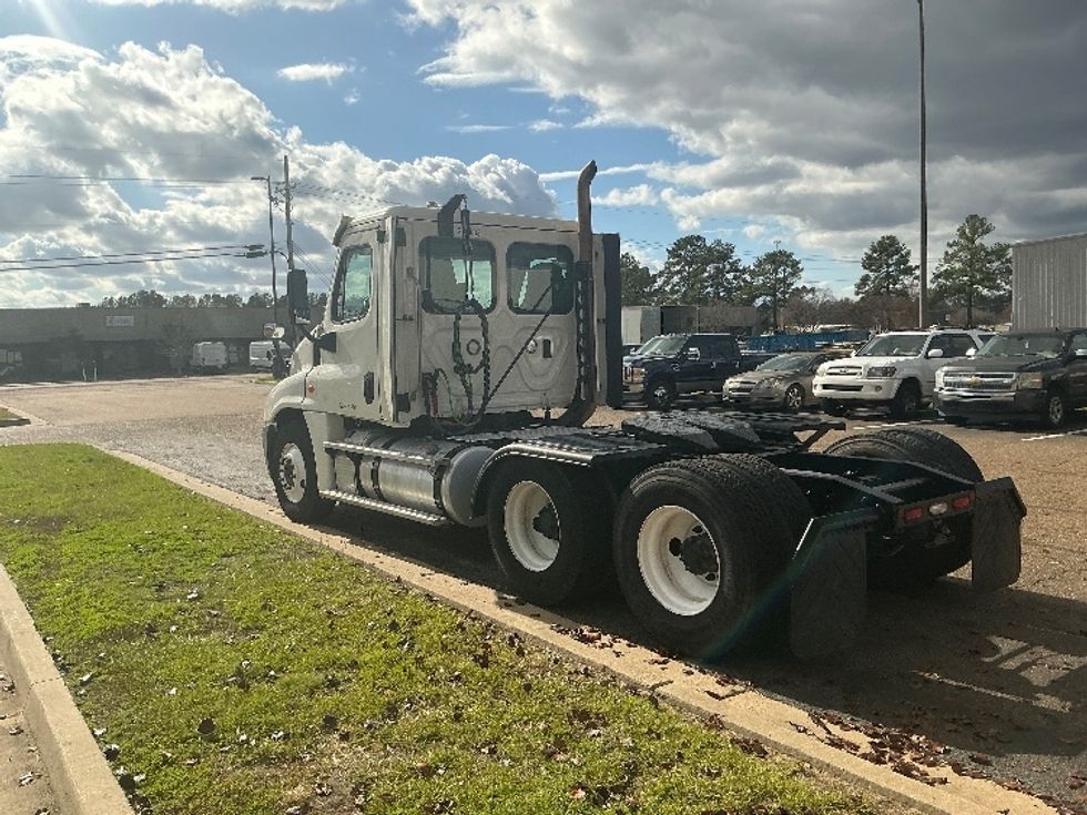 Day Cab Tractor-Heavy Duty Tractors-Freightliner-2019-Cascadia 12564ST-Richland-MS-370,424\n\t\tmiles-$ 49,250 - Image 5