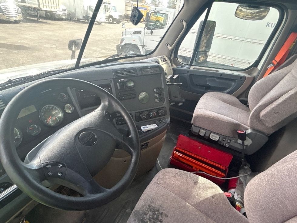 Day Cab Tractor-Heavy Duty Tractors-Freightliner-2019-Cascadia 12564ST-Riviera Beach-FL-488,737\n\t\tmiles-$ 34,000 - Image 10