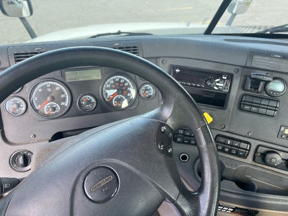 Day Cab Tractor-Heavy Duty Tractors-Freightliner-2019-Cascadia 12564ST-Rochester-NY-550,813\n\t\tmiles-$ 24,250 - Image 10