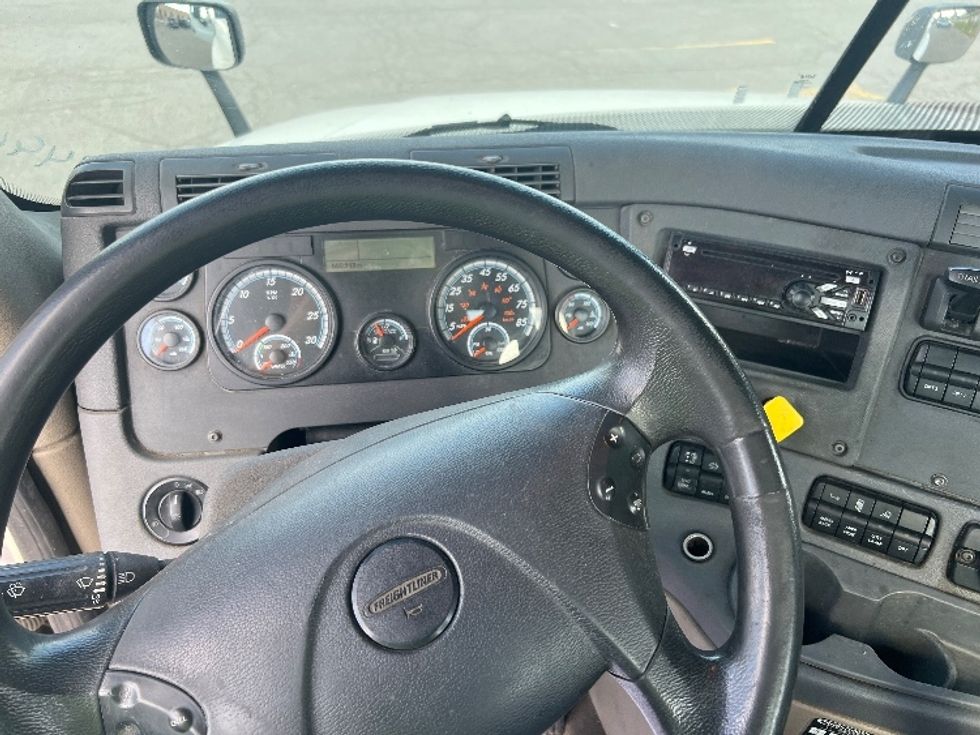 Day Cab Tractor-Heavy Duty Tractors-Freightliner-2019-Cascadia 12564ST-Rochester-NY-550,813\n\t\tmiles-$ 24,250 - Image 11