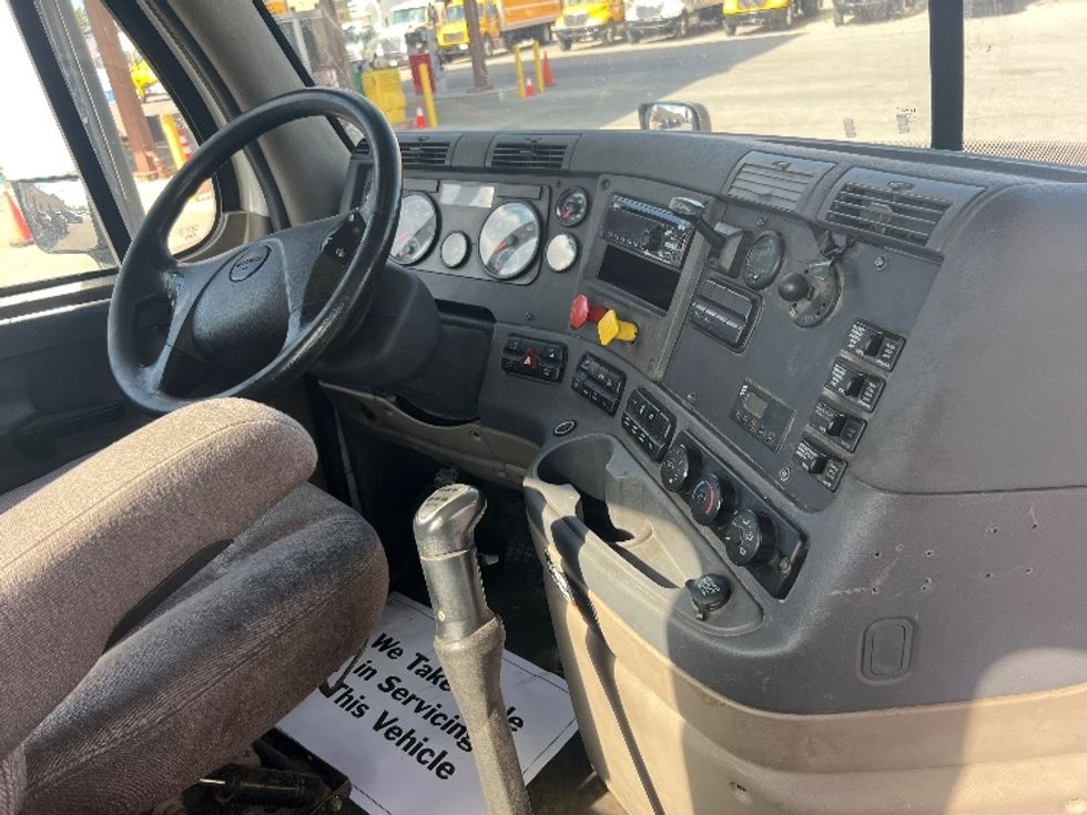 Day Cab Tractor-Heavy Duty Tractors-Freightliner-2019-Cascadia 12564ST-Rochester-NY-550,813\n\t\tmiles-$ 24,250 - Image 14