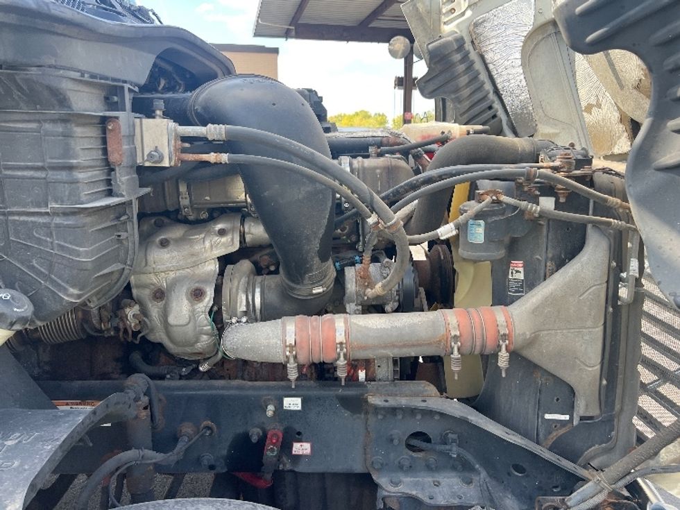 Day Cab Tractor-Heavy Duty Tractors-Freightliner-2019-Cascadia 12564ST-Rochester-NY-550,813\n\t\tmiles-$ 24,250 - Image 15