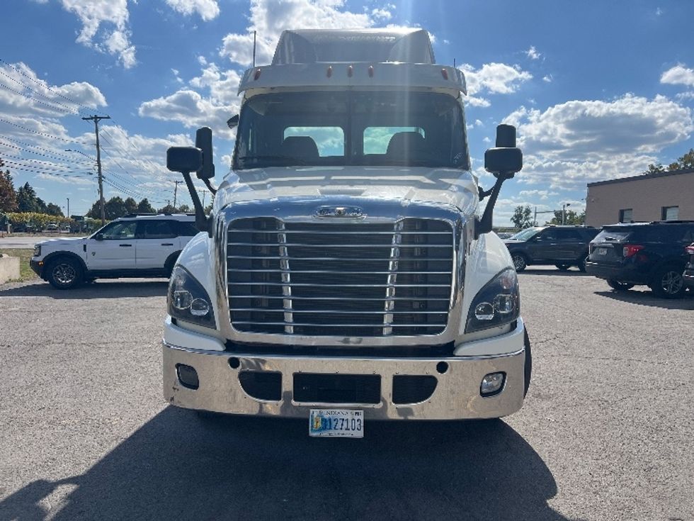 Day Cab Tractor-Heavy Duty Tractors-Freightliner-2019-Cascadia 12564ST-Rochester-NY-550,813\n\t\tmiles-$ 24,250 - Image 2