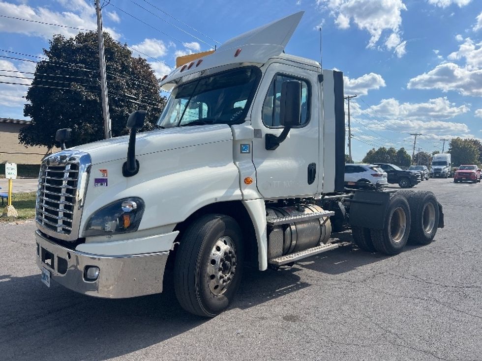 Day Cab Tractor-Heavy Duty Tractors-Freightliner-2019-Cascadia 12564ST-Rochester-NY-550,813\n\t\tmiles-$ 24,250 - Image 3