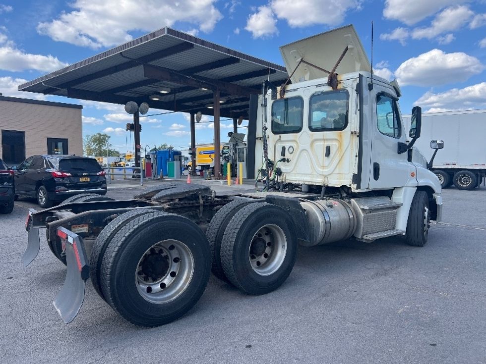Day Cab Tractor-Heavy Duty Tractors-Freightliner-2019-Cascadia 12564ST-Rochester-NY-550,813\n\t\tmiles-$ 24,250 - Image 7