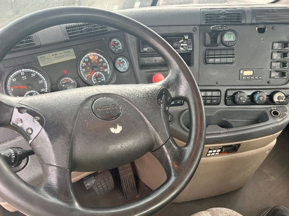 Day Cab Tractor-Heavy Duty Tractors-Freightliner-2019-Cascadia 12564ST-Rochester-NY-570,075\n\t\tmiles-$ 24,250 - Image 11