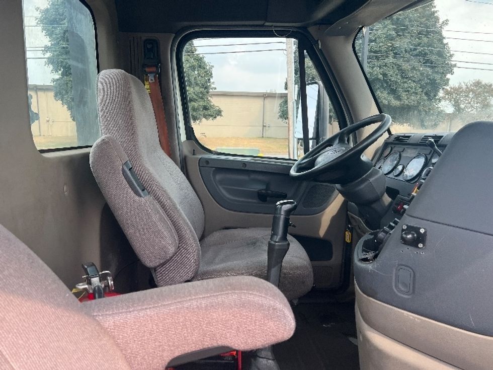 Day Cab Tractor-Heavy Duty Tractors-Freightliner-2019-Cascadia 12564ST-Rochester-NY-570,075\n\t\tmiles-$ 24,250 - Image 14