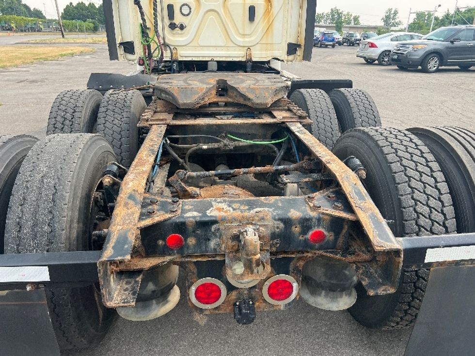 Day Cab Tractor-Heavy Duty Tractors-Freightliner-2019-Cascadia 12564ST-Rochester-NY-570,075\n\t\tmiles-$ 24,250 - Image 6