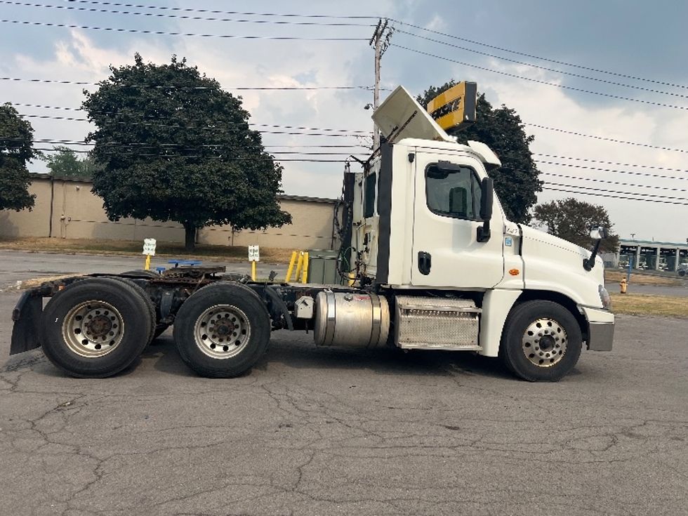 Day Cab Tractor-Heavy Duty Tractors-Freightliner-2019-Cascadia 12564ST-Rochester-NY-570,075\n\t\tmiles-$ 24,250 - Image 8