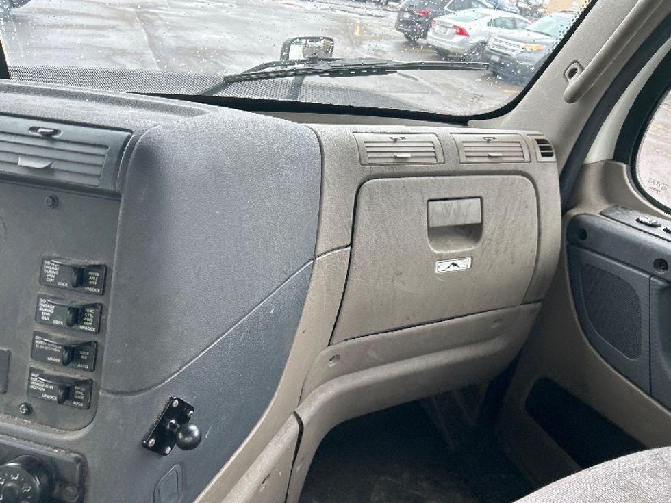 Day Cab Tractor-Heavy Duty Tractors-Freightliner-2019-Cascadia 12564ST-Rochester-NY-611,443\n\t\tmiles-$ 25,750 - Image 13