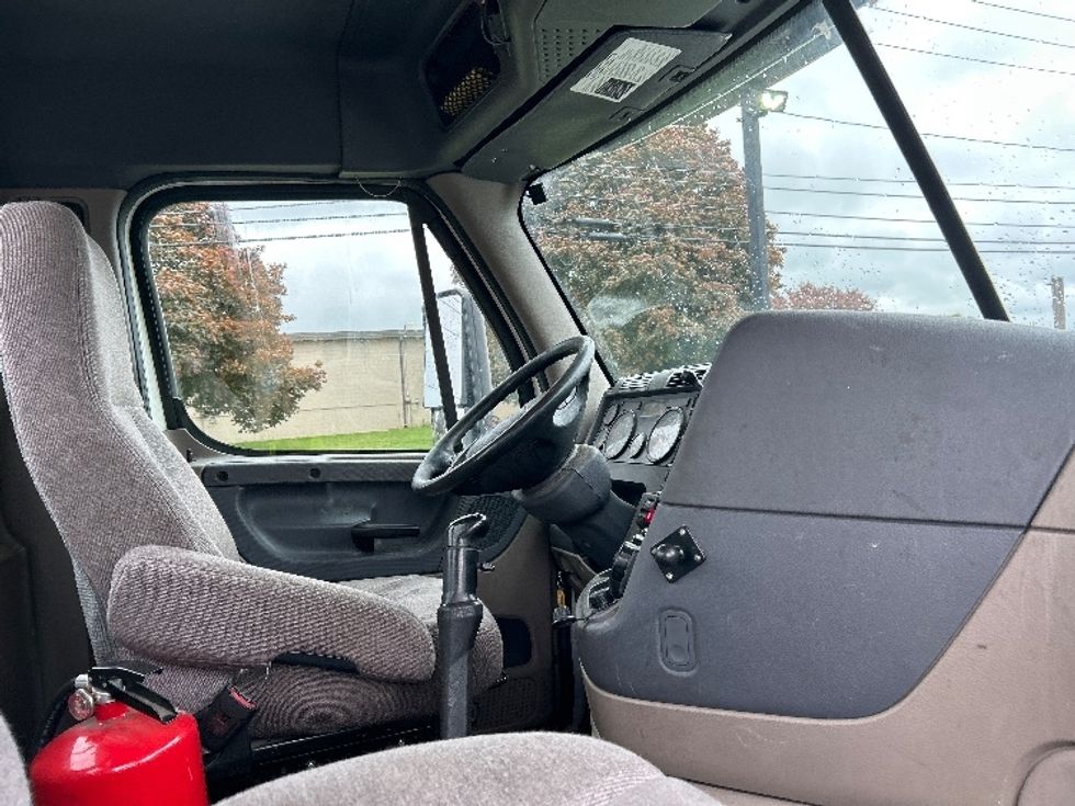 Day Cab Tractor-Heavy Duty Tractors-Freightliner-2019-Cascadia 12564ST-Rochester-NY-611,443\n\t\tmiles-$ 25,750 - Image 14