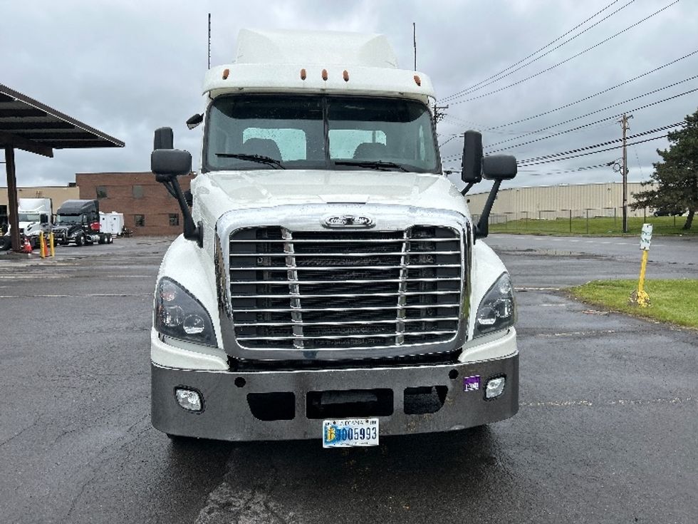 Day Cab Tractor-Heavy Duty Tractors-Freightliner-2019-Cascadia 12564ST-Rochester-NY-611,443\n\t\tmiles-$ 25,750 - Image 2