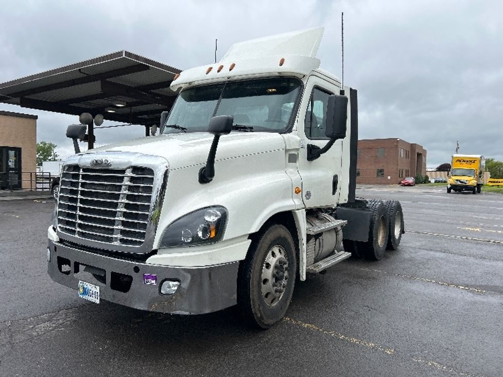 Day Cab Tractor-Heavy Duty Tractors-Freightliner-2019-Cascadia 12564ST-Rochester-NY-611,443\n\t\tmiles-$ 25,750 - Image 3