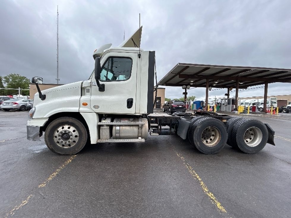 Day Cab Tractor-Heavy Duty Tractors-Freightliner-2019-Cascadia 12564ST-Rochester-NY-611,443\n\t\tmiles-$ 25,750 - Image 4
