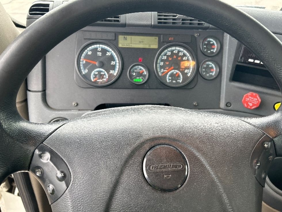 Day Cab Tractor-Heavy Duty Tractors-Freightliner-2019-Cascadia 12564ST-Romulus-MI-394,642\n\t\tmiles-$ 38,250 - Image 11